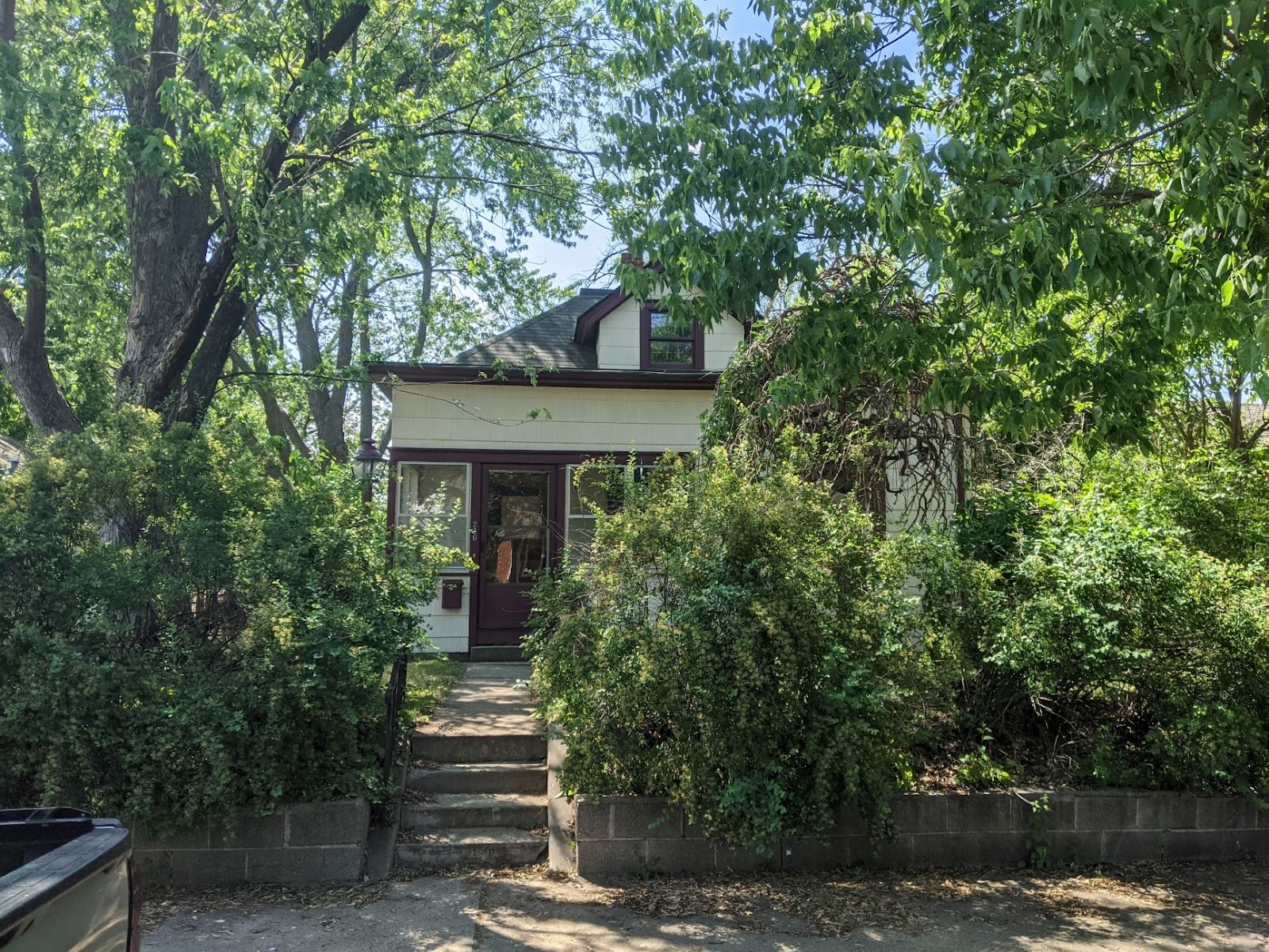 226 7th Ave N before